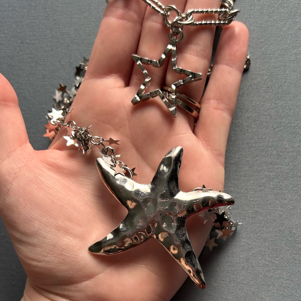 3/$10 Silver Tone Starfish And Star Necklace - Picture 5 of 5